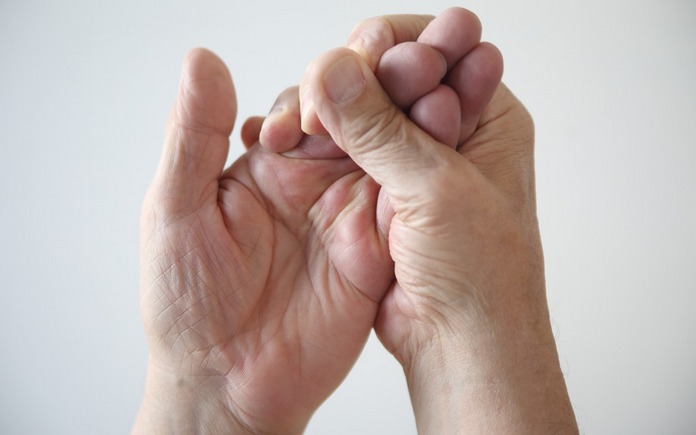 Причины боли в суставах пальцев рук. Как снять боль в суставах пальцев рук. Лечение боли в суставах пальцев рук: препараты и народные средства